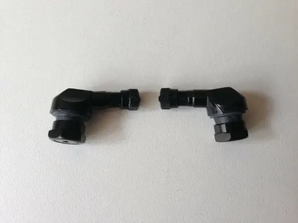 valves coudées noires 8,3mm
